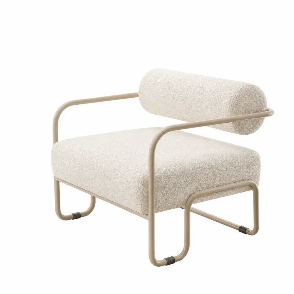 Sillón lounge con reposacabezas cilíndrico tapizado en tejido bouclé beige estructura metálica diseño moderno sin dimensiones especificadas